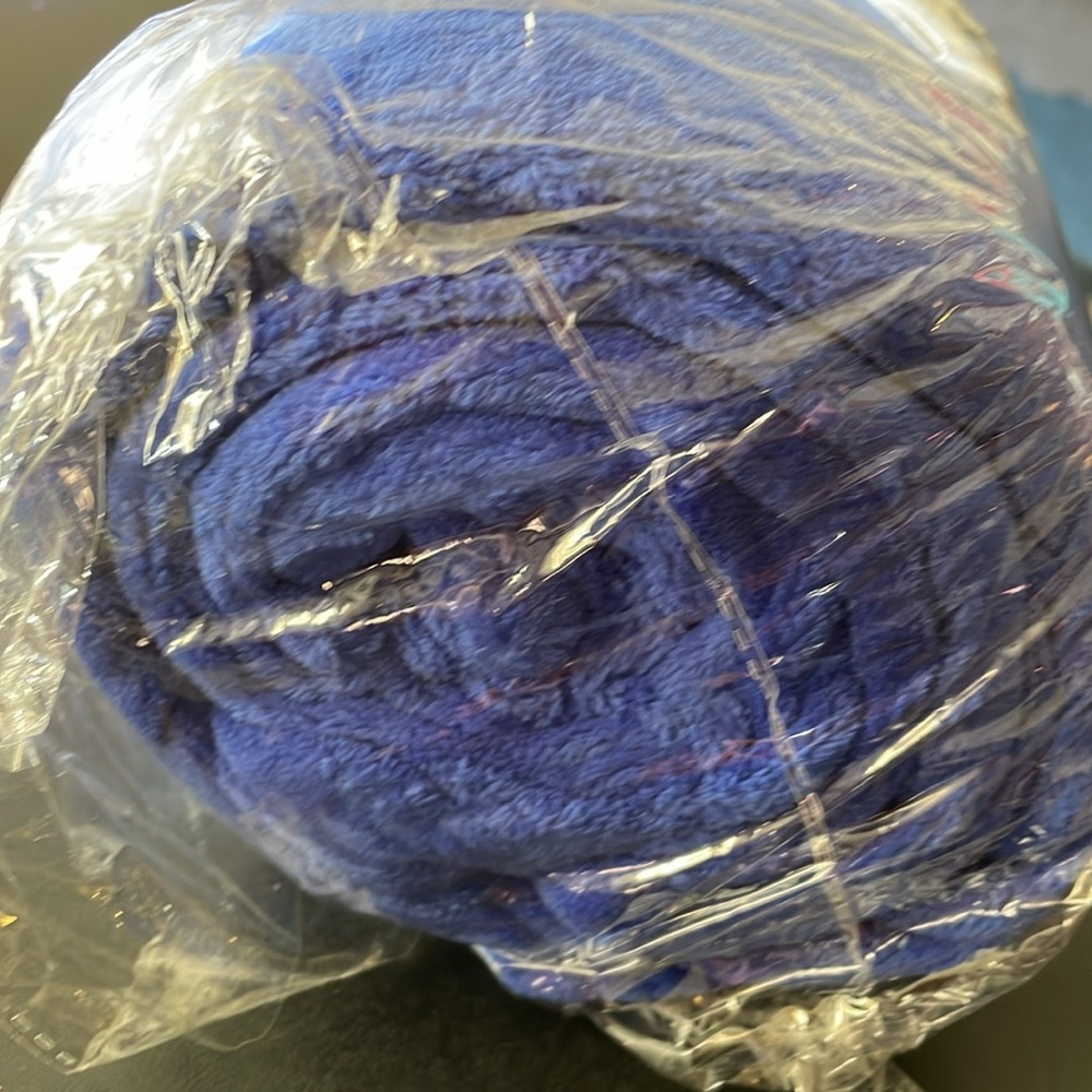 NIP Blue Fleece throw - Picture 2 of 7